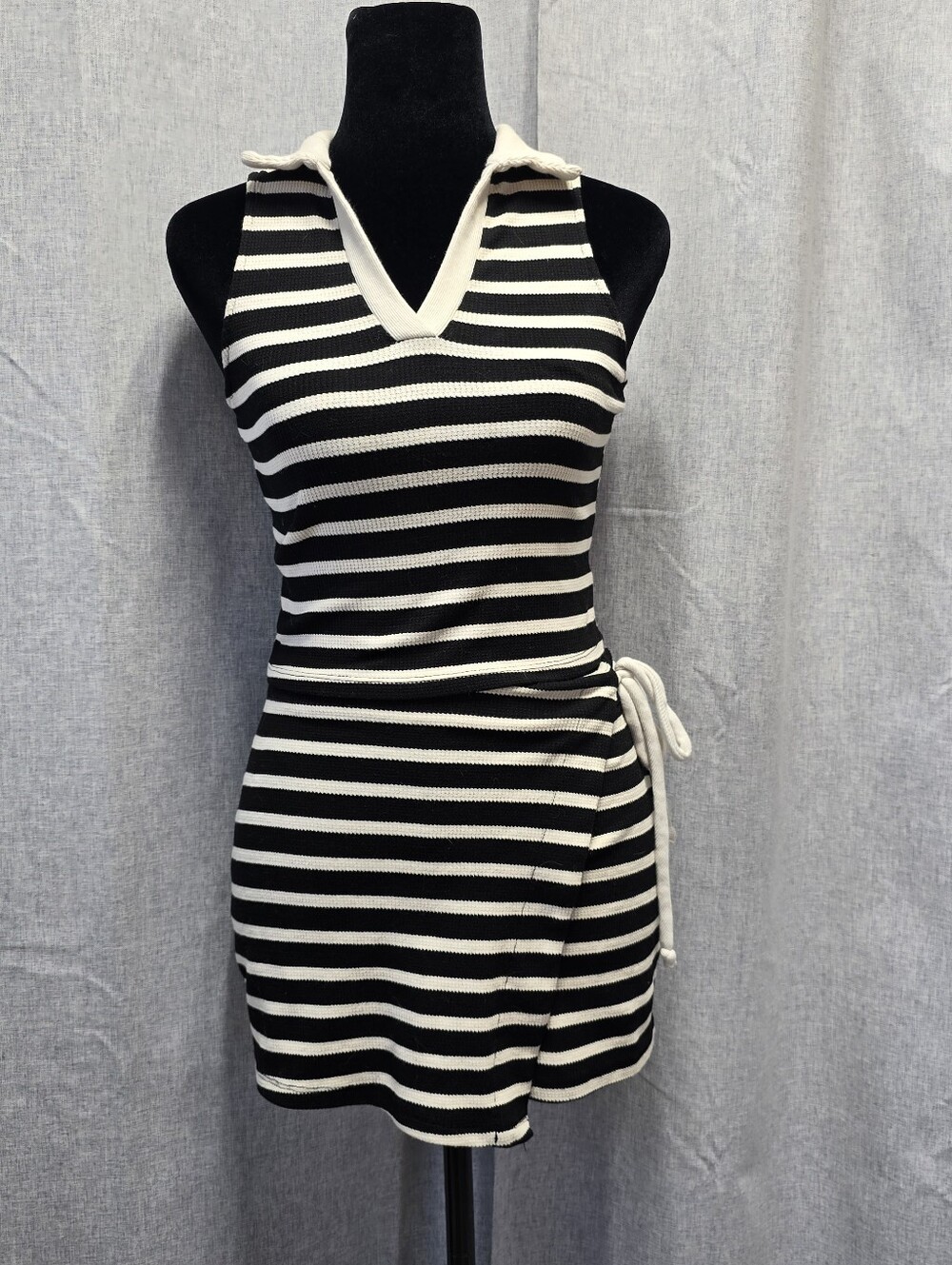 Kirious Los Angeles Women's Black and White Striped 2 PC Skort Set Size XS